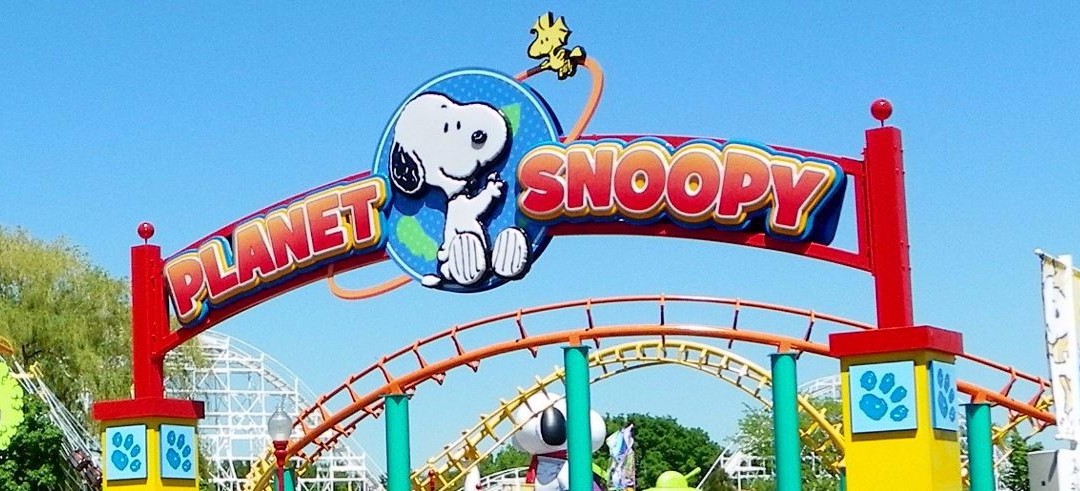 Theme park sign for Planet Snoop by Ortwein Sign