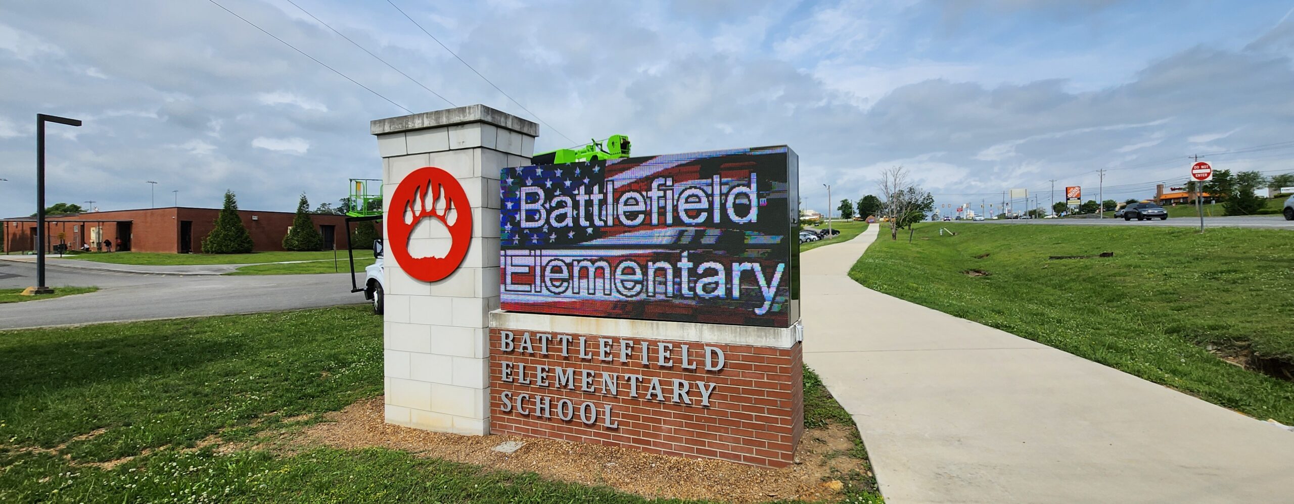 Battlefield Elementary's monument sign with LED message center (EMC)
